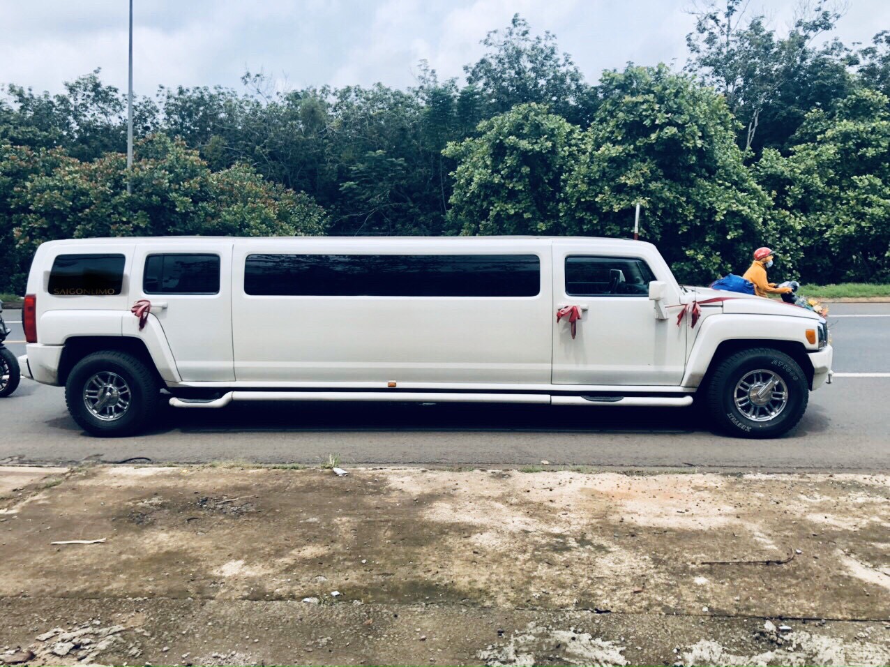 xe cưới Hummer limousine
